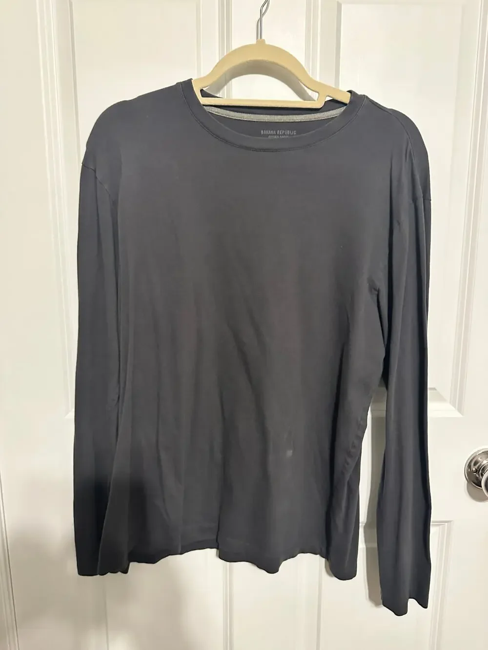 Banana Republic Men's Long-Sleeved Gray Crewneck Tee Large